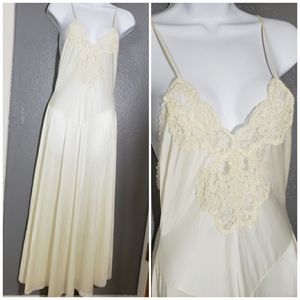 Vintage Y2K Victoria's Secret Gold label ivory cream silky night gown si…